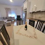 Relax New Apartment-rare Find Near Port *