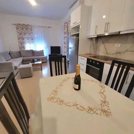 Relax New Apartment-rare Find Near Port *