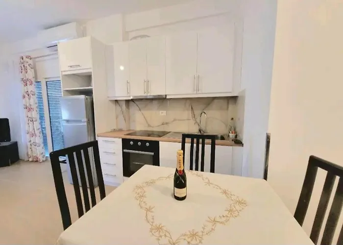 Relax New Apartment-rare Find Near Port Lejlighed *
