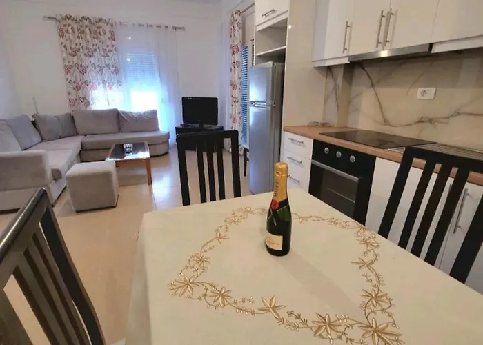 Relax New Apartment-rare Find Near Port *